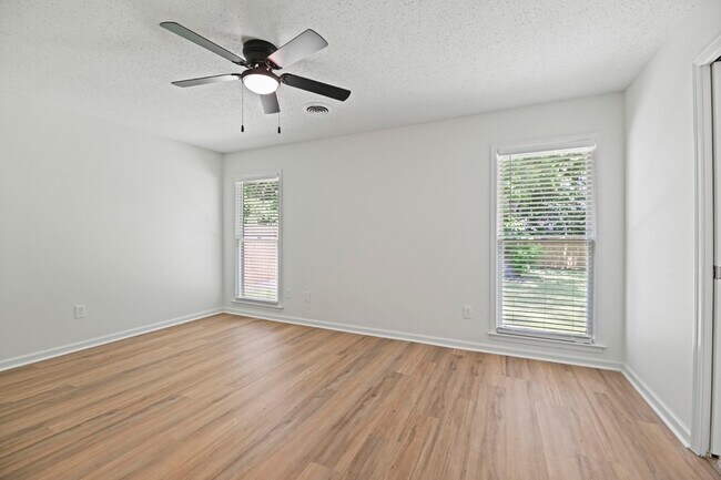 Building Photo - 2117 Semmes Dr