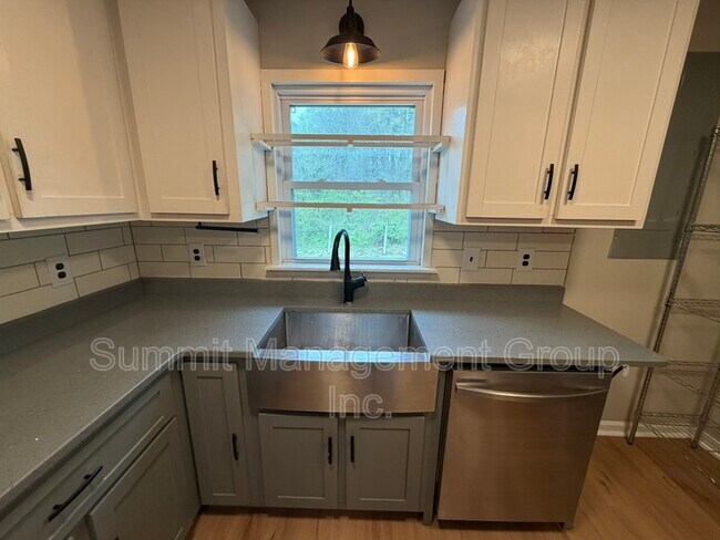 Building Photo - 1195 Fincher Rd