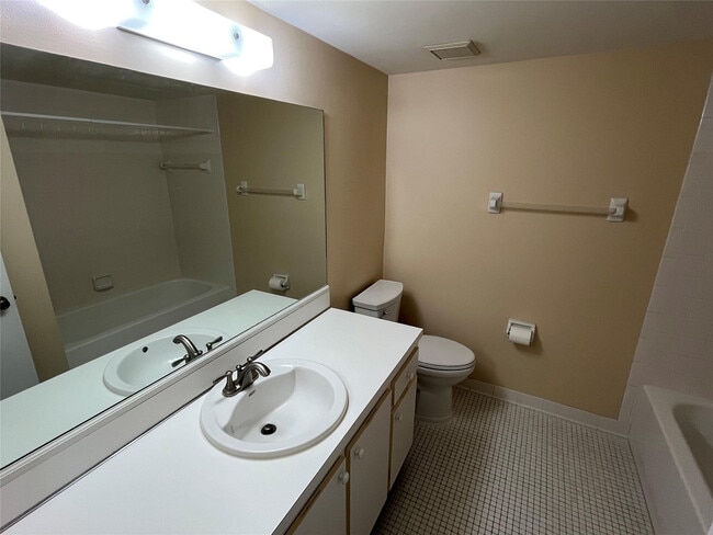 Building Photo - 407 Gardens Dr