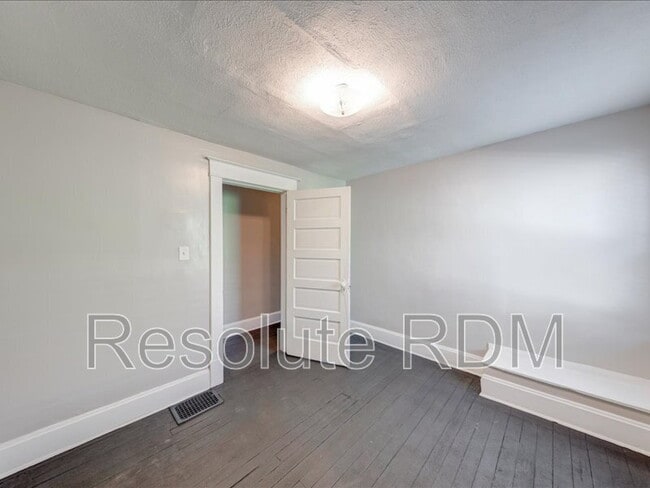 Building Photo - 1624 Yandes St