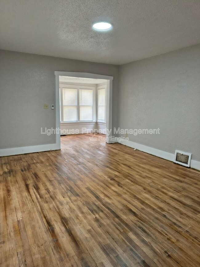 Building Photo - 3040 Temple St