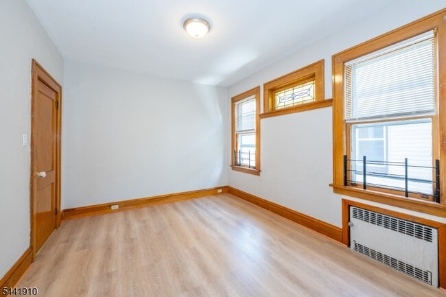 Building Photo - 103 Knapp Ave
