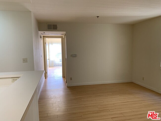 Building Photo - 420 S Harvard Blvd