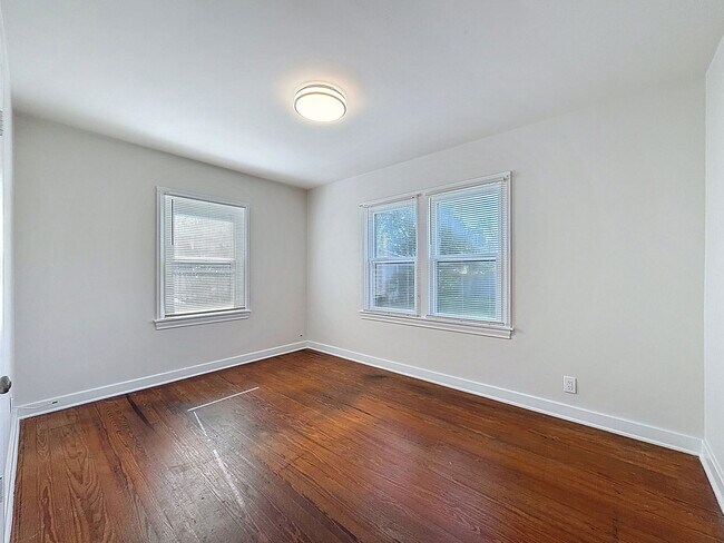 Building Photo - 3800 Dartmouth Ave N