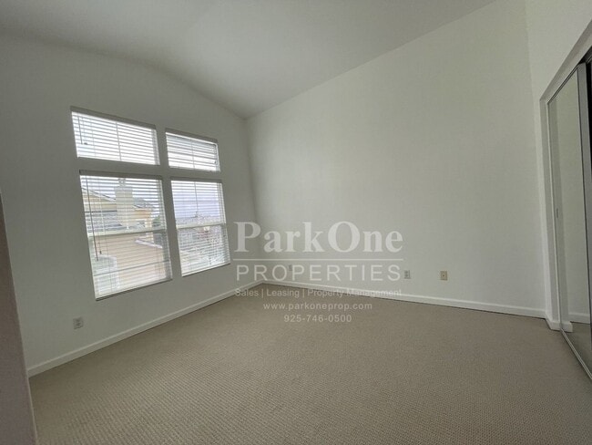 Building Photo - Great Townhouse in Livermore Available Now!