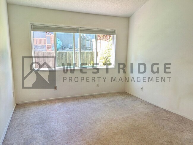Building Photo - 1480 Hemlock St
