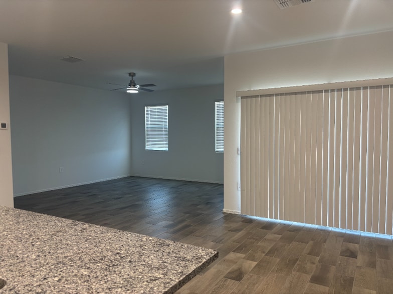 Building Photo - 28242 N Nealite Dr