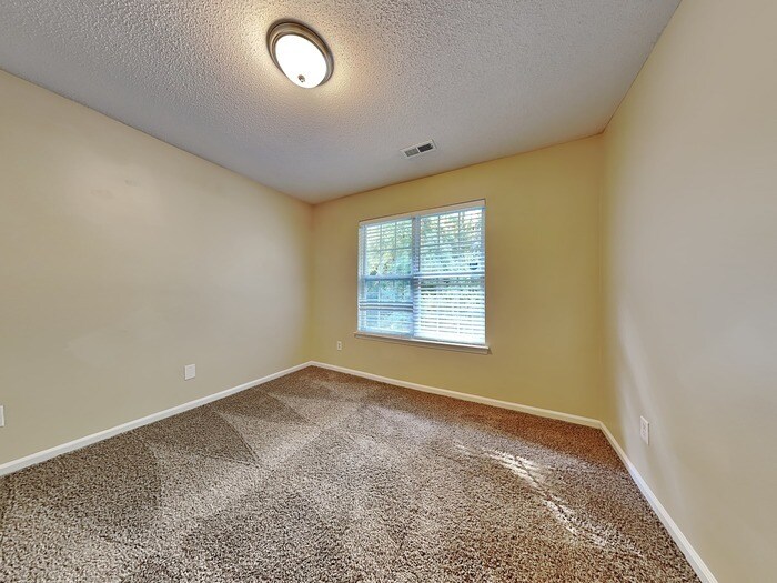 Building Photo - 2613 Fairstone Ave