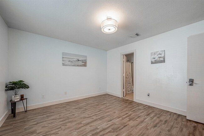 Building Photo - 9511 Farrell Dr