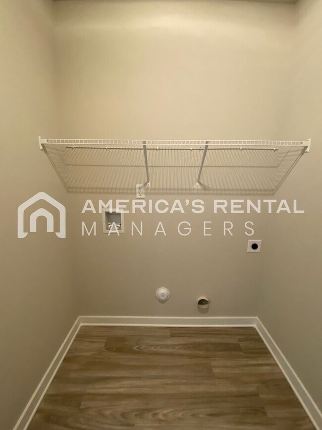 Building Photo - Home for Rent in Weaver AL. Available to V...