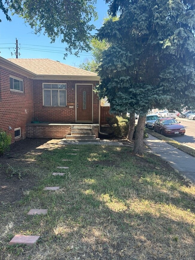 Building Photo - Fantastic 4 Bed 2 Bath 2 living rooms - Available 4/10/26