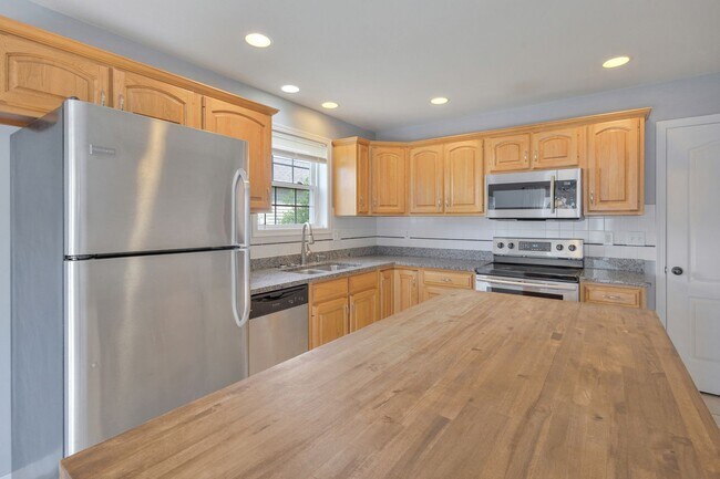 Building Photo - Turnberry Ridge – 3 Bedroom, 2.5 Bath Zero-Lot Home with 2-Car Garage