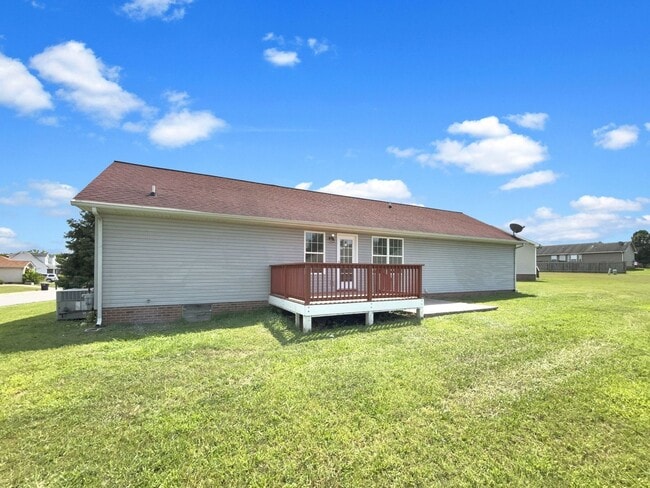 Building Photo - Cute 2 Bedroom 2 Bath Home with a 2 Car Garage!