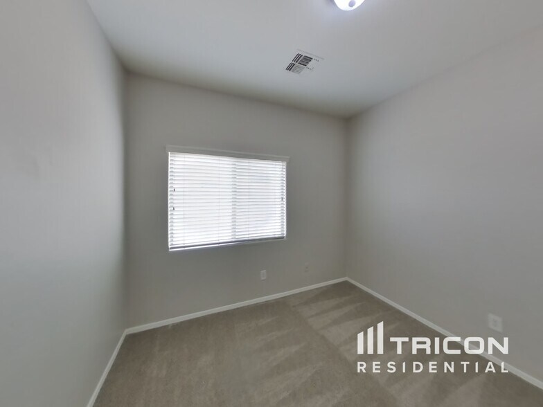 Building Photo - 8809 W Gardenia Ave