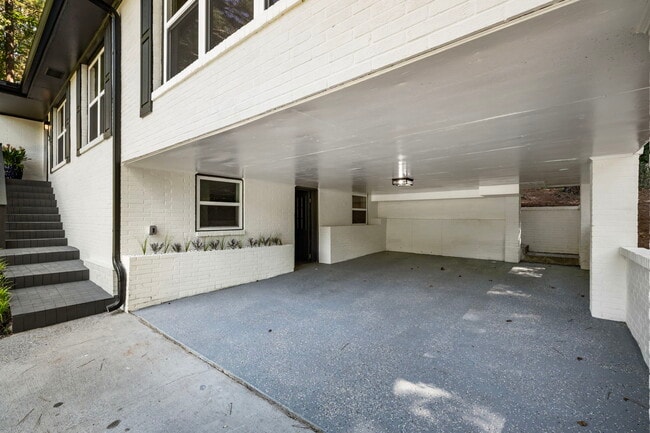 Building Photo - 2431 Nancy Ln NE