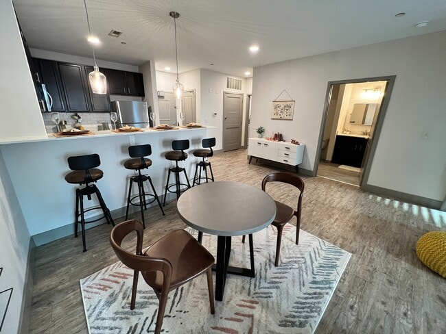 Building Photo - Pointe on Mass