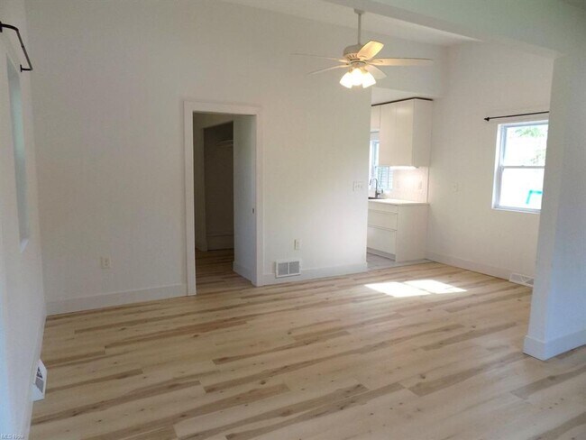 Building Photo - 1094 Moneta Ave