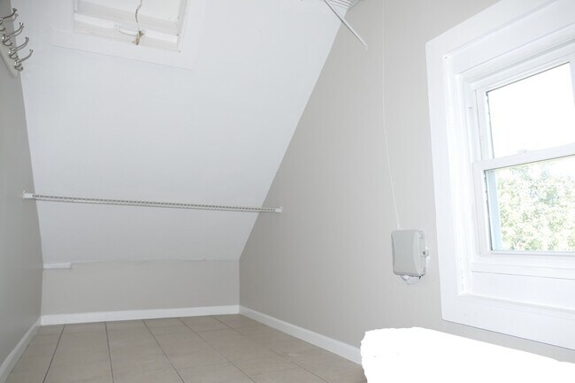 Building Photo - 1729 N Fairfield Ave