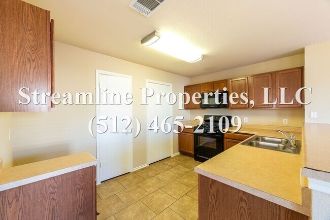 Building Photo - Beautiful 4 bedroom home in Del Valle!