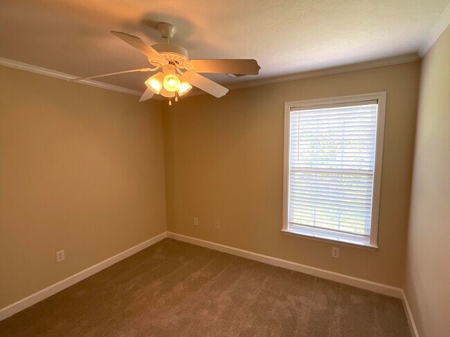 Building Photo - 4196 Aerie Cir