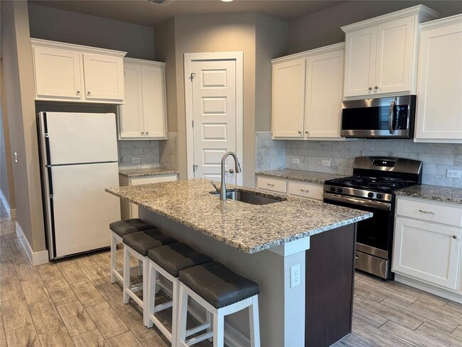 Building Photo - 206 Verrado Path