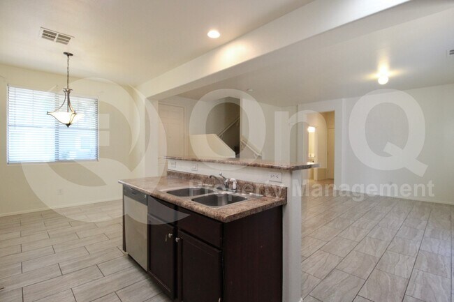 Building Photo - 3834 E Santa Fe Ln