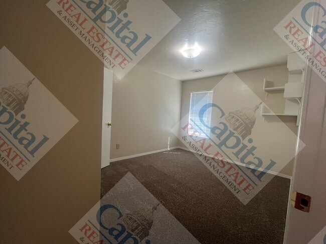 Building Photo - Beautiful 4 Bedroom
