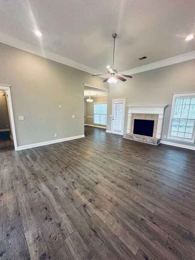 Building Photo - 406 Brookewater Ln