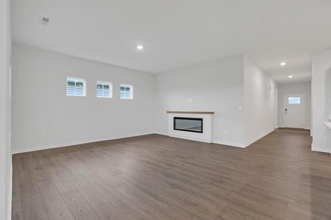 Building Photo - 539 Darliene Dr
