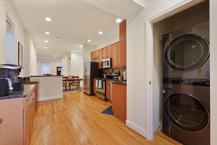 Building Photo - 229 8th St NE