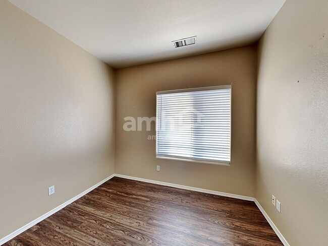 Building Photo - 614 W Mountain View Dr