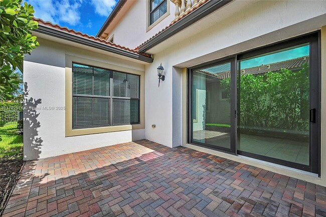 Building Photo - 9365 Solstice Cir