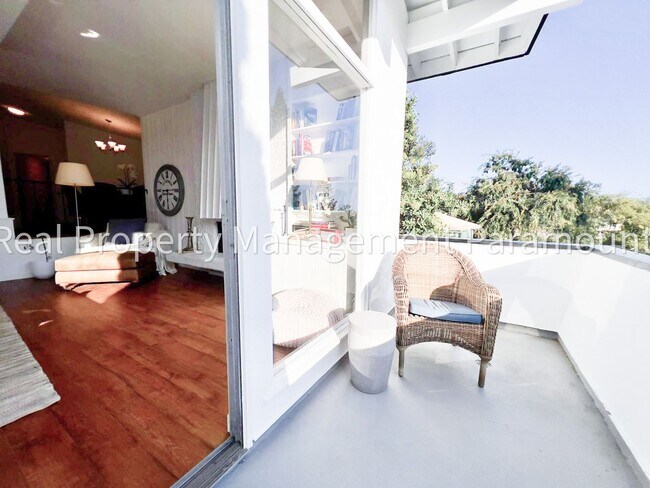 Building Photo - Furnished Brentwood Hills Retreat with Tim...