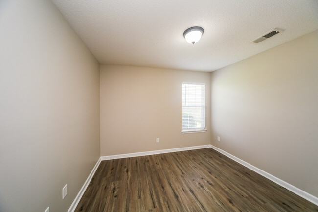 Building Photo - 5918 Keebler Dr W