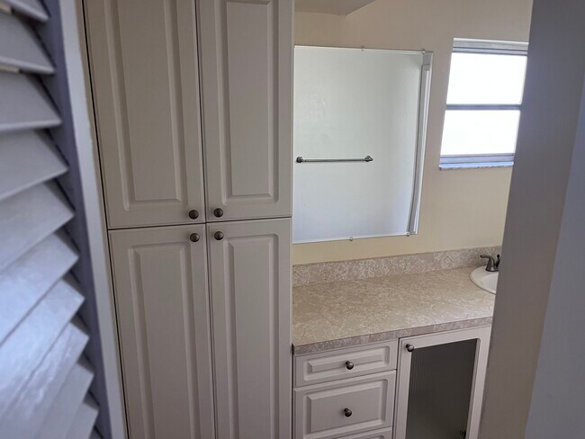 Bath 1 - 9137 Fontainebleau Blvd