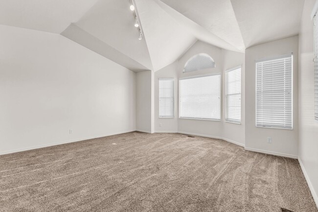 Building Photo - 5BR Sandy Home w/ NEW Flooring, Huge Basement & Large Backyard