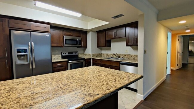 Building Photo - Gorgeous 14th Floor 2 Bd, 2 Bath Condo Available Now!