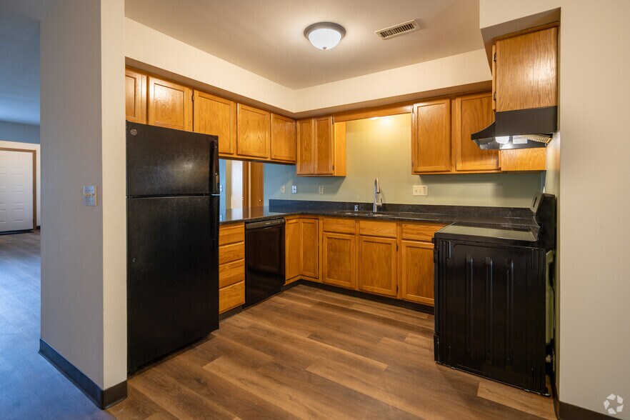 2BR, 1.5BA - 1,100SF - Executive Suite - Kitchen - Villa Rosa Apartments