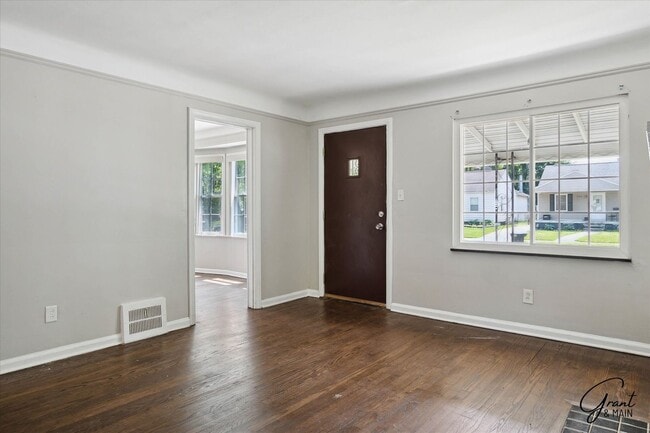 Building Photo - $1450 3 bedroom bungalow