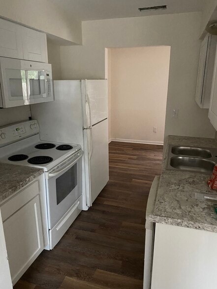 Kitchen - 2726 Janice Lynn Ct