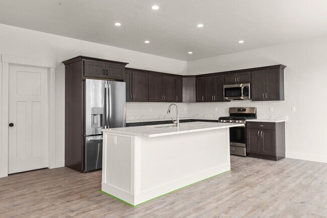 Building Photo - Newer 4 bedroom w/ 3 car garage