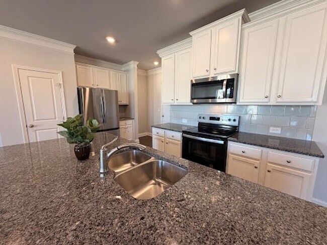 Building Photo - 3 Bed 3 Bath in Buford!