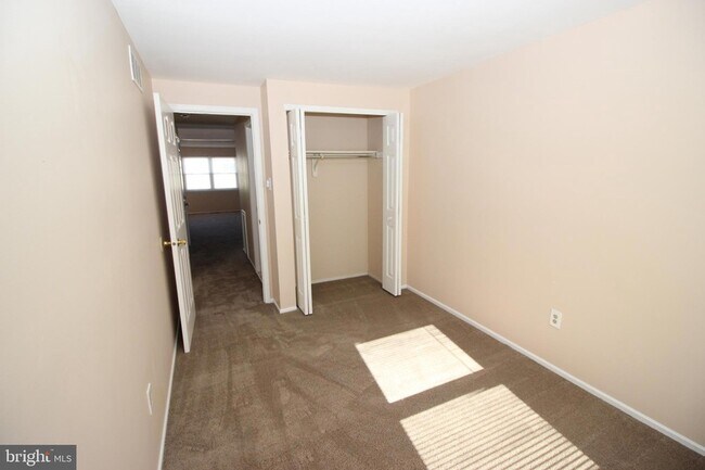 Building Photo - 13053 Blakeslee Dr