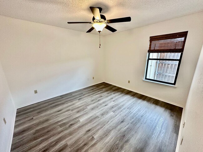 Building Photo - 225-227 Kettler
