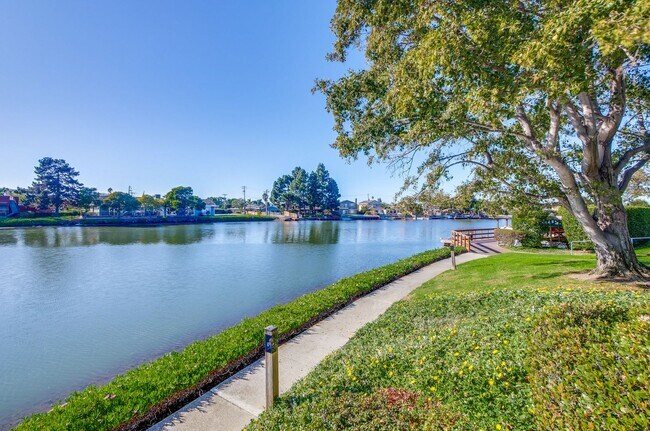 Building Photo - 1108 Shoreline Dr