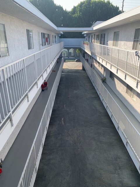 Building Photo - 147 S Ave 56