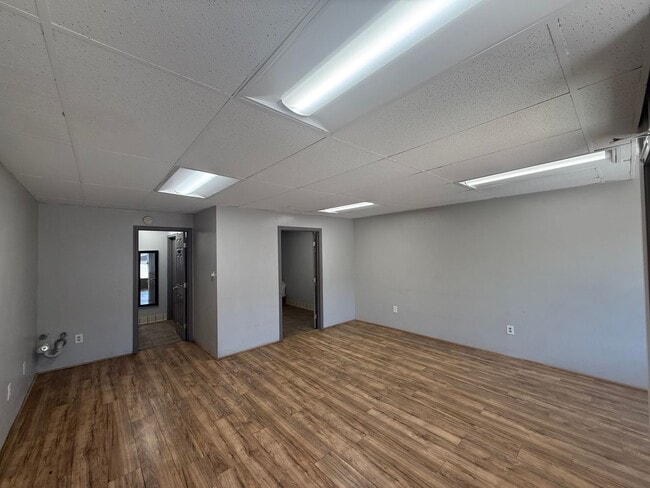 Building Photo - 518 Center St