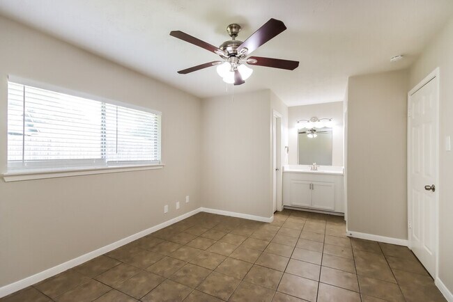 Building Photo - 8514 Forest Point Dr