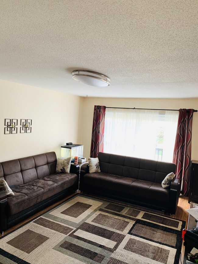 Living Room toward Balcony - 17 Balance Rock Rd