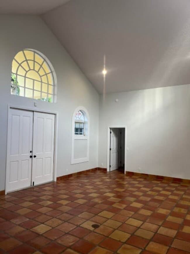 Building Photo - 8805 SE Riverfront Terrace